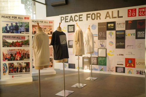 1. Fokus pada perlindungan anak dan edukasi anti-kekerasan, 2. Telah dilaksanakan di Sleman dan akan diperluas ke Bandung, 3. Dampak positif di sekolah, dari kesadaran hingga akses air bersih, 4. Pameran PEACE FOR ALL dan peluncuran koleksi kolaborasi baru, 5. Komitmen UNIQLO terhadap program berkelanjutan dan pesan perdamaian, Kolaborasi UNIQLO x Save The Children Indonesia untuk Aksi Perdamaian