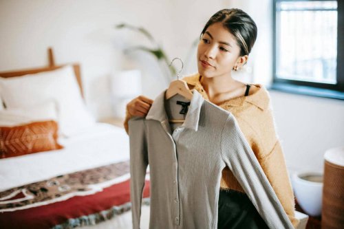 1. Apa itu three outfit rule?, 2. Three outfit rule membuat gaya lebih praktis, 3. Trik menerapkan three outfit rule, 4. Kelebihan three outfit rule  , 5. Kekurangan three outfit rule, FAQ seputar trik three outfit rule, Trik Three Outfit Rule, Outfit Minimalis tapi Tetap Stylish