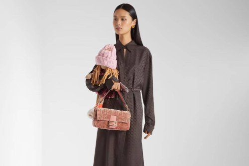 1. Peekaboo ISeeU Small Blue Leather Bag with Laser-Cut Coral Bandana Motif, 2. Peekaboo ISeeU Petite Multicolour Woven Leather and Suede Bag, 3. Fendi Spy Small Pink Leather Bag, 4. Fendi Vanity Mini Bag , 5. Fendi Mini Roll Bag, Top 5+ Rekomendasi Handbag Fendi yang Ikonik dan Chic