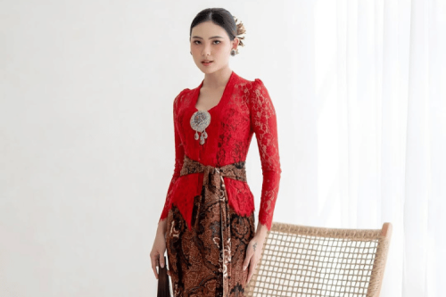 1. Kebaya Encim, 2. Kebaya Kutubaru, 3. Kebaya Kartini, 4. Kebaya Lengan Lonceng, 5. Kebaya Bali, Inspirasi Model Kebaya yang Cocok Dipakai Saat HUT RI