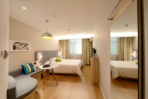 Hotel Keluarga Dekat Braga Bandung: 7 Pilihan Nyaman untuk Jalan Kaki ke Spot Kuliner