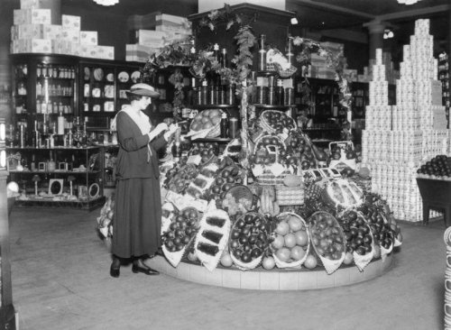 Vintage Photos of Grocery Stores Dating Back to the Early 1900s