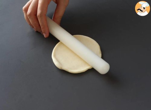 Pizza-style boat rolls stuffed with tomato sauce, ham and mozzarella