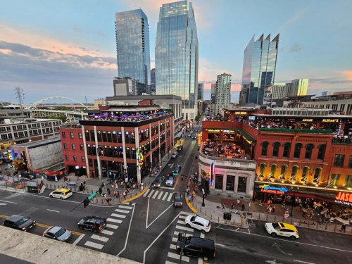 The 15 best job markets in the country &mdash; where incomes are surging and unemployment is low