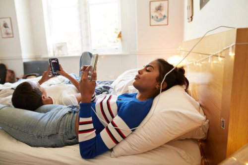 Does Charging Your Phone To 100% Ruin Your Battery? Here's The Truth.