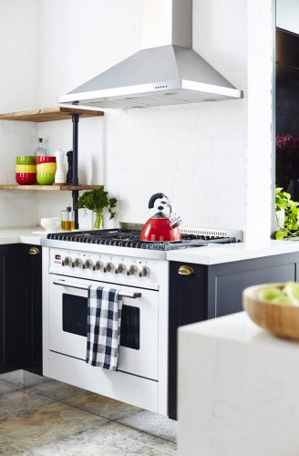 3 expert-approved hacks that make cleaning the oven easy as pie