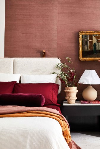 Why bed linen can turn yellow, How to prevent white sheets from yellowing, How do you get yellowed sheets white again?, How to get yellow stains out of white sheets with 2 ingredients, How to remove yellow stains from white clothes by fabric type, Natural vs chemical options, Here are some tips to help keep your sheets white:, How often should you wash your bed sheets?, Cleaning sheets FAQs, The 2-ingredient soak that turns yellow sheets white again