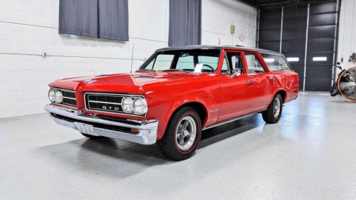 Pontiac built the world's first muscle wagon