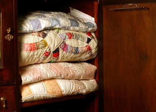 These 21 "Everyday" Things in Your Grandma&rsquo;s Living Room Could Be Worth A LOT