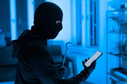 Don't get too jammed up&nbsp;, Wireless Jamming 101, Counter-measures, Still worried? Avoid Wi-Fi altogether, The bottom line, Everything You Should Know About Wi-Fi Jammers and Your Home Security