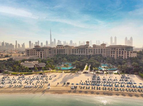 I tried two of Dubai's best hotels &mdash; this is my honest review