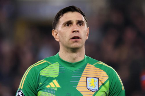 Villa respond to Man Utd loan offer for Emi Martinez