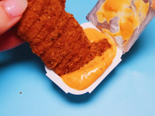 I tried chicken tender meals from McDonald's and Chick-fil-A. One chain served up juicier tenders.