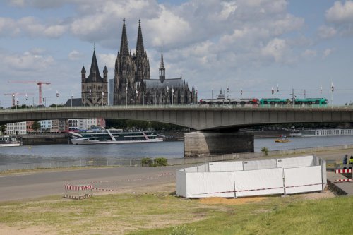 3 World War II bombs are defused in a German city's biggest postwar evacuation