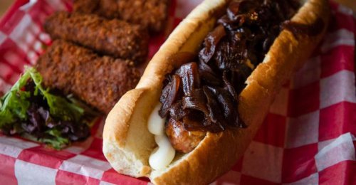 Top 13+ Local Eats Across the U.S. That Are Absolutely Road Trip-Worthy