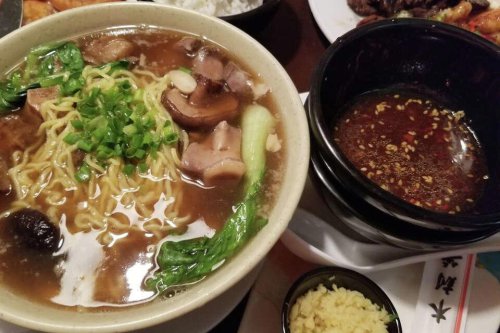 'Crazy good': A Hawaii bowling alley serves comfort food that Guy Fieri loved