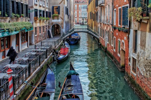 Top 10 Places in the World Tourists Are Avoiding in 2025