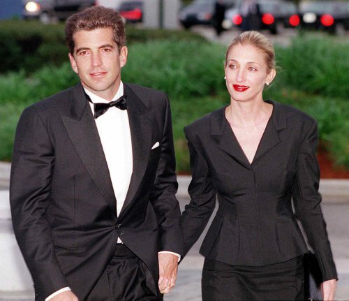 'American Love Story's Carolyn Bessette Looks Just Like the Real-Life Wife of JFK Jr.