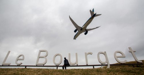 Boeing Dreamliner crash, military escalations darken mood at Paris Air Show