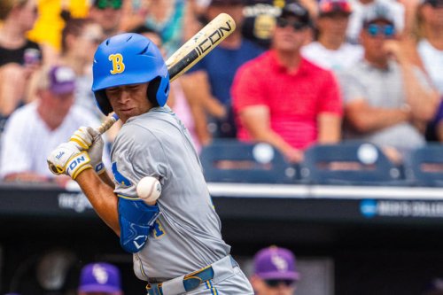 UCLA vs Arkansas baseball picks, predictions, odds: Who wins College World Series game?
