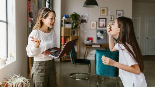 Top 10+ Signs You&rsquo;re Burned Out From Parenthood &amp; 10 Things You Can Do About It