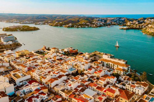 Spain&rsquo;s tough new rules for tourists revealed &mdash; from drink bans to tour groups