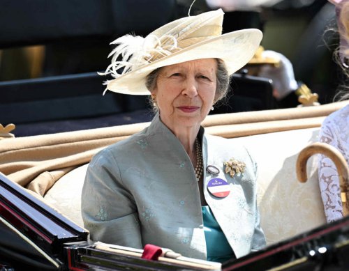 Princess Anne&rsquo;s Carriage Suffers Mishap at Royal Ascot, Forcing a Delay of Proceedings