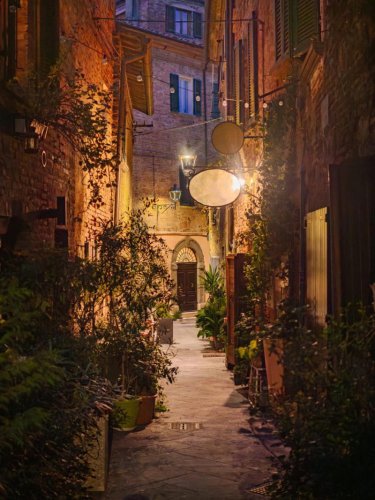 The quiet corner of Tuscany with thermal springs, vineyards and pretty hill towns