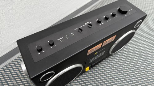 I tried the modern boombox design that mixes cassettes with Bluetooth &ndash; and it was like slipping back into my favorite pair of shoes
