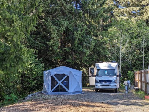 A boomer quit nursing to live on $2,972 monthly in Social Security in an RV in America's parks: 'I literally live in heaven'