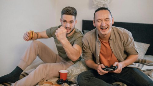 Top 10+ Reasons No One Wants To Hang Out At Your Place &amp; 10 Ways To Fix It