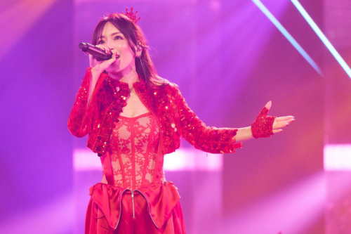 浜崎あゆみ、10年ぶりの『SONGS』登場！ アジアツアー・香港公演の裏側に密着