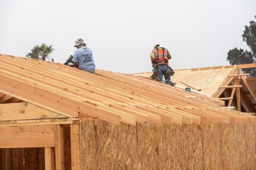 Altadena ICE raid highlights fears that roundups will stymie rebuilding efforts