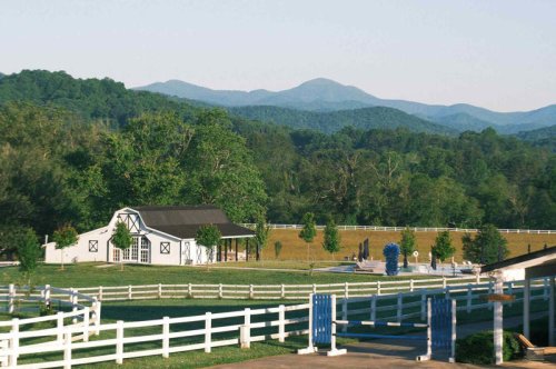 This 85-acre Farm Hotel Has Cute Cottages, a Meditation Labyrinth, and Blue Ridge Mountain Views&mdash;and It&rsquo;s Just 30 Minutes from Asheville