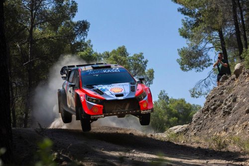 Thierry Neuville, Martijn Wydaeghe, Hyundai World Rally Team Hyundai i20 N Rally1, Martins Sesks, M-Sport Ford World Rally Team, Gr&eacute;goire Munster, Louis Louka, M-Sport Ford World Rally Team Ford Puma Rally1, Rich Millener, Team principal M-Sport Ford Rally, Joshua McErlean, Eoin Treacy, M-Sport Ford World Rally Team Ford Puma Rally1, Kalle Rovanper&auml;, Jonne Halttunen, Toyota Gazoo Racing WRT Toyota GR Yaris Rally1, Joshua McErlean, Eoin Treacy, M-Sport Ford World Rally Team Ford Puma Rally1, Kalle Rovanper&auml;, Jonne Halttunen, Toyota Gazoo Racing WRT Toyota GR Yaris Rally1, Kalle Rovanper&auml;, Jonne Halttunen, Toyota Gazoo Racing WRT Toyota GR Yaris Rally1, S&eacute;bastien Ogier, Vincent Landais, Toyota Gazoo Racing WRT Toyota GR Yaris Rally1, Thierry Neuville, Martijn Wydaeghe, Hyundai World Rally Team Hyundai i20 N Rally1, Jourdan Serderidis, Fr&eacute;d&eacute;ric Miclotte, M-Sport Ford World Rally Team Ford Puma Rally1, Takamoto Katsuta, Aaron Johnston, Toyota Gazoo Racing WRT Toyota GR Yaris Rally1, Takamoto Katsuta, Aaron Johnston, Toyota Gazoo Racing WRT Toyota GR Yaris Rally1, Adrien Fourmaux, Alexandre Coria, Hyundai World Rally Team Hyundai i20 N Rally1, Elfyn Evans, Scott Martin, Toyota Gazoo Racing WRT Toyota GR Yaris Rally1, Ott T&auml;nak, Martin J&auml;rveoja, Hyundai World Rally Team Hyundai i20 N Rally1, Adrien Fourmaux, Alexandre Coria, Hyundai World Rally Team Hyundai i20 N Rally1, Adrien Fourmaux, Alexandre Coria, Hyundai World Rally Team Hyundai i20 N Rally1, Adrien Fourmaux, Alexandre Coria, Hyundai World Rally Team Hyundai i20 N Rally1, Ott T&auml;nak, Martin J&auml;rveoja, Hyundai World Rally Team Hyundai i20 N Rally1, Ott T&auml;nak, Martin J&auml;rveoja, Hyundai World Rally Team Hyundai i20 N Rally1, Joshua McErlean, Eoin Treacy, M-Sport Ford World Rally Team Ford Puma Rally1, Thierry Neuville slams Hankook tyres at WRC Acropolis Rally