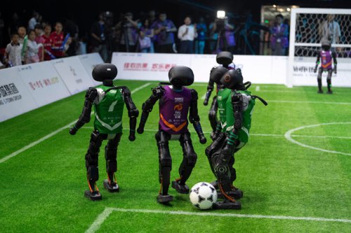 Two robots stretchered off in world&rsquo;s first AI football match