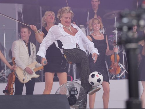 Rod Stewart joined by trio of veteran superstars for rousing Glastonbury set