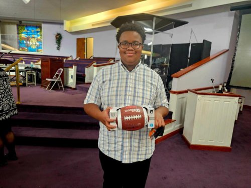 NFL player from Indy, Tyrone Tracy Jr., empowers kids at local church