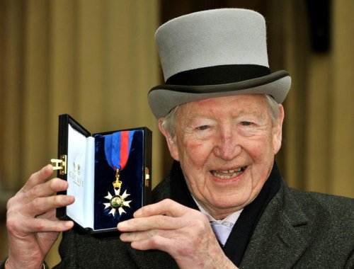 News at Ten legend Sandy Gall dies aged 97