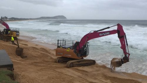 Queensland braces for wild weather as 'bomb cyclone' blows across border