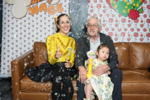 Robert De Niro Brings His 2-Year-Old To Meet The Wiggles In Peak Toddler Dad Move