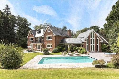 Sir Mo Farah slashes price of &pound;6m mansion by seven-figure sum in the hopes of making a speedy sale