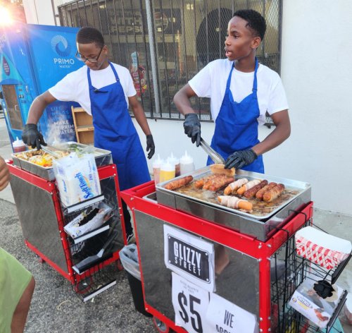 These 15-Year-Old Twins Opened a Viral Hot Dog Stand at a Gas Station in Long Beach