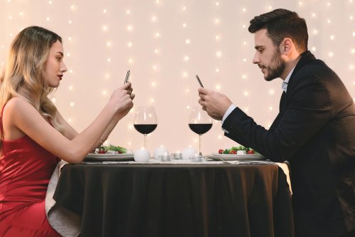 Top 14+ Dinner Table Rules That Now Seem Old-Fashioned