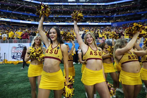 Outstanding cheerleader photos from the 2025 college football playoffs