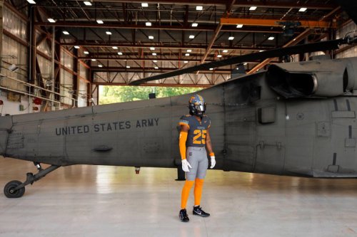 New Vols &lsquo;Smokey Grey&rsquo; uniforms pay tribute to Tennessee&rsquo;s rich military heritage