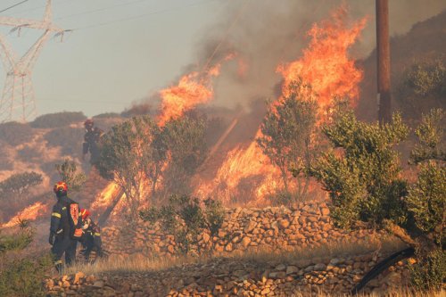 Thousands of tourists and homeowners forced to evacuate after wildfire rips through Crete