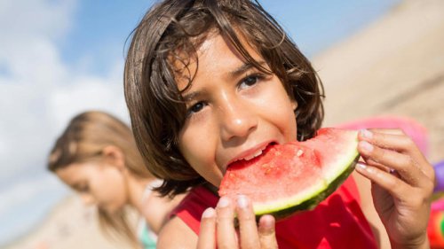 Top 10+ Fruits High In Fiber &amp; 10 That Are Low