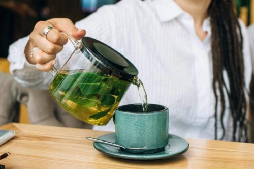 Do hot drinks cool you down in hot weather? Tea in a heatwave explained