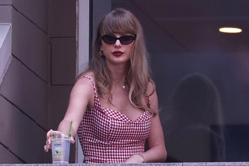 Taylor Swift Subtly Returns to Her '1989' Era for Surprise Outing Supporting Travis Kelce